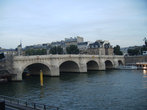 Самый старый мост Парижа на остров Сите. Называется Новый мост