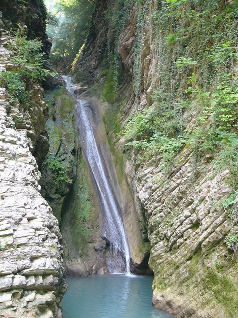 Один из водопадов урочища Чудо-красотка