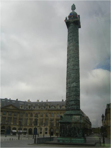Колонна в центре площади Париж, Франция