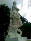 В парке Версальского дворца разместили огромное количество статуй