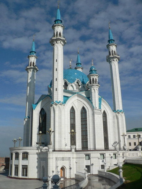 Мечеть Кул Шариф (современная, восстановлена приблизительно на месте старой Соборной мечети, разрушенной при взятии Казани в 1552 г.) Казань, Россия