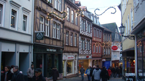 Типичная улица старинного немецкого городка Марбург-на-Лане, Германия