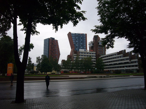 Ул. Геркуса Мантаса, гостиница Клайпеда, за ней два 21-этажных здания. Клайпеда, Литва