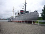 Рыболовецкое судно типа СРТ, на вечной стоянке на Куршской косе, по дороге к Морскому музею.