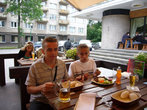 Летние столики ресторана Chili kaimas, в здании бывшего кинотеатра Вайва. Какие здесь вкусные цепелины! И вообще  прекрасная национальная литовская кухня!