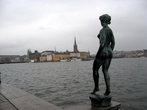 Стокгольм. Вид на озеро Меларен и остров Риддархольмен с набережной возле городской Ратуши