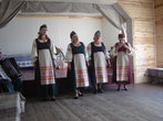 Выступление хорового коллектива с исполнением русских, карельских и финских песен.