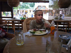 Внук признает только шашлыки — в одном из кафе на ул. Басанавичюса.
