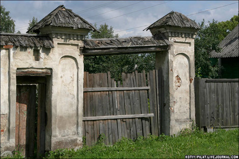 Старые ворота Осташков и Озеро Селигер, Россия
