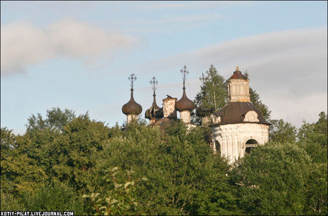 Разрушенный Спасский храм Тверская область, Россия