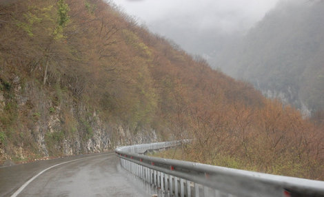 Спуск с Эшеры к мосту Сухум, Абхазия