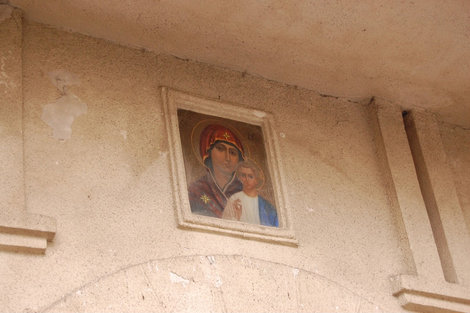 Икона у храма Сухум, Абхазия