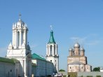 10. Стены и ворота Спасо-Яковлевского монастыря и Спасская церковь