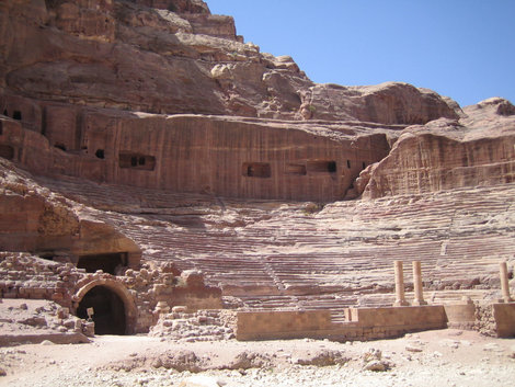 театр на 3000 мест, построенный в I веке до н.э. Петра, Иордания