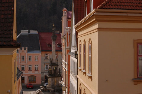 Взгляд вниз: там остался очередной чумной столб Локет, Чехия