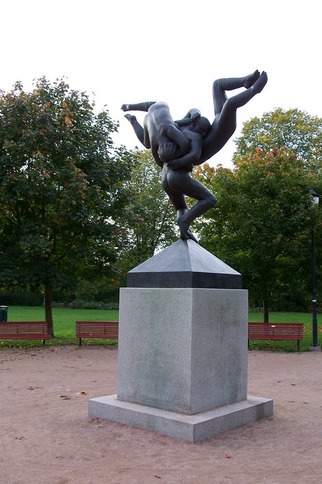 Одна из скульптур в парке Вигеланда Осло, Норвегия