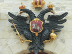 Двухглавый орел -символ самодержавной власти.
