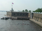 У стен Петропавловки частенько проходят соревнования по водным видам спорта.