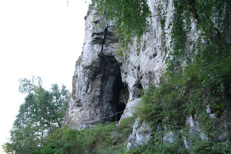 Вход в одну из Талдинских пещер Республика Алтай, Россия