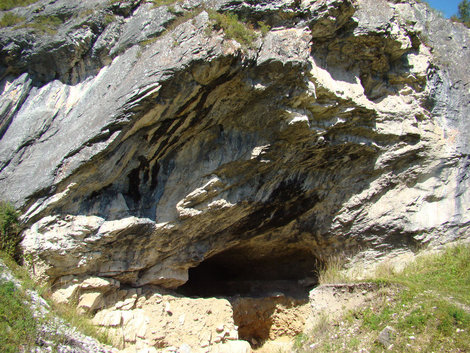 Вход в Каминную пещеру Республика Алтай, Россия