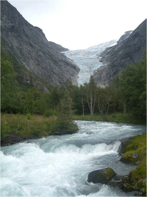 Ледник уже видно, но до него далеко Норвегия