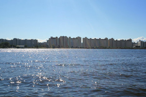 Вид с Крестовского острова на Приморский район города. Санкт-Петербург, Россия