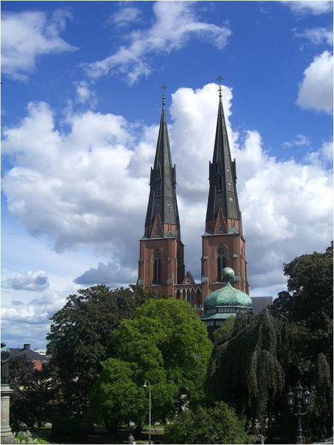 Вид на собор Уппсала, Швеция