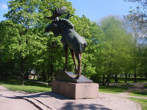 Скульптура Лось в парке Эспланада. Выборг, Россия