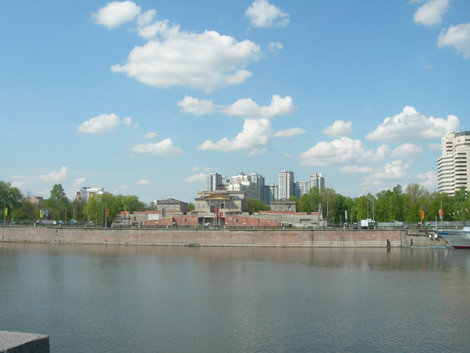 Вид на старинную усадьбу и парк Студенец Москва, Россия