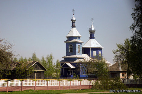 Симпатичная деревянная церквушка в Дварцэ. Гомельская область, Беларусь
