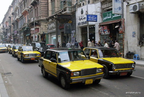 Александрия. Поток такси Египет