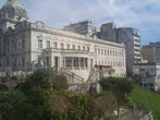 Здание рядом с лифтом, пример архитектуры старого города Pelorinho