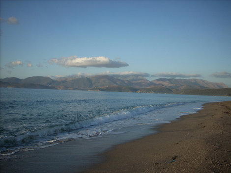 Пляж в Мавровуни Полуостров Пелопоннес, Греция