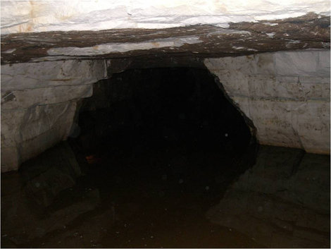 Подземное озеро в пещере Ульяновка, Россия