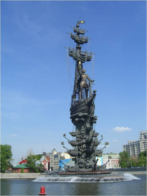 Проплываем мимо памятника Петру I Москва, Россия