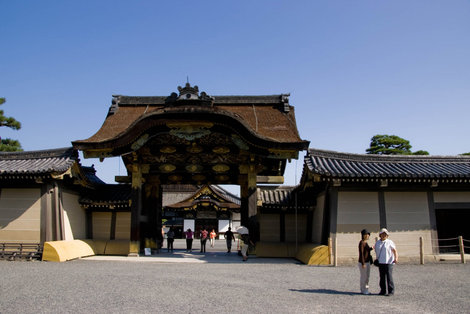 Сёгунский замок Нидзё: ворота Кара-мон Киото, Япония