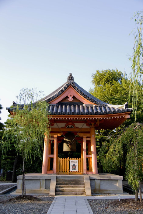 Храмовый колокол Сандзюсангэндо Киото, Япония