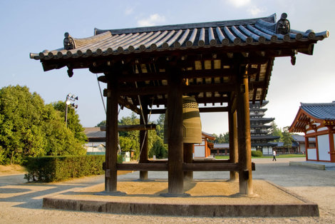 Храмовый колокол Якусидзи Нара, Япония