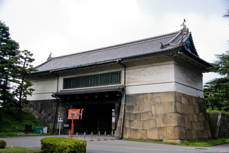 Кикё-мон (ворота Кикё), сады Императорского дворца Токио, Япония