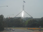 В этом странном здании, сконструированном итальянцем, заседает Парламент Австралии