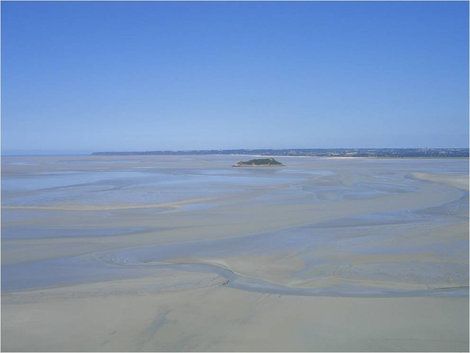 Почти зыбучие пески Мон-Сен-Мишель, Франция