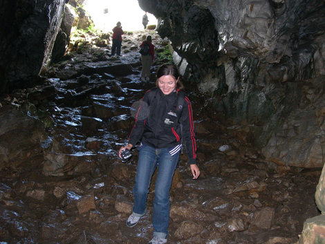 Спуск в пещеру Свердловская область, Россия
