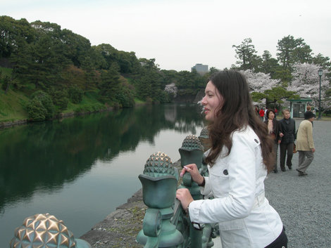 прогулка около Императорского дворца Токио, Япония
