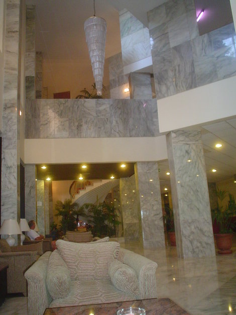 Холл гостиницы Лас-Америкас, остров Тенерифе, Испания