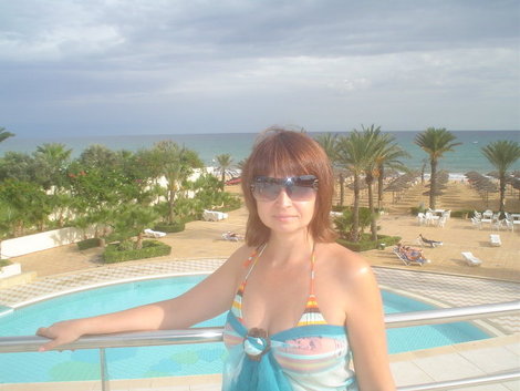Вид с террасы на еще один открытый бассейн. Хаммамет, Тунис