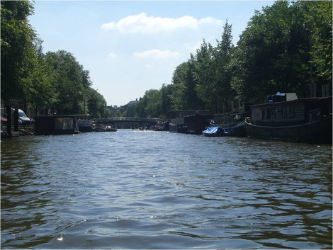 Вдали очередной мост Амстердам, Нидерланды