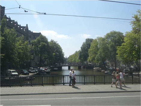 По мосту Амстердам, Нидерланды