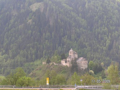 Одинокий замок Земля Тироль, Австрия