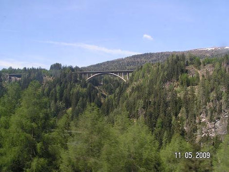 Мосты повисли над горами Земля Тироль, Австрия