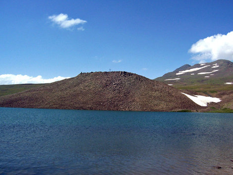 Озеро Кари-лич Арагац гора (4095м), Армения
